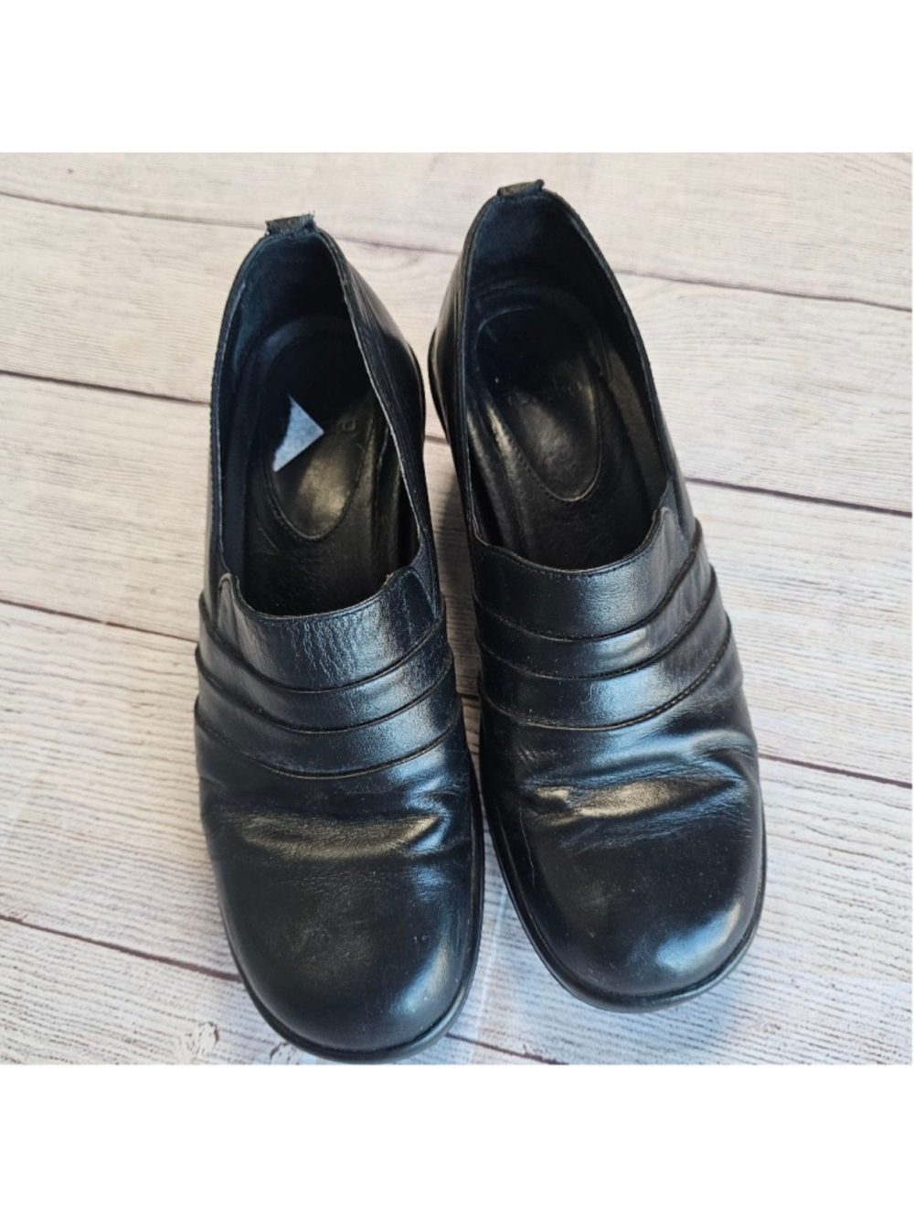 Dansko sz 38 black block heeled clogs with pleated front